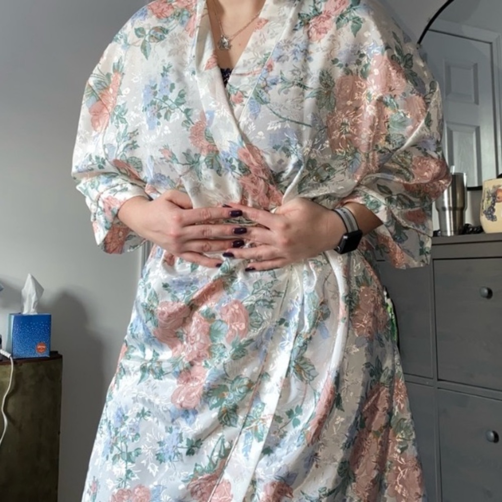 Erika Taylor Intimates robe - Picture 2 of 9